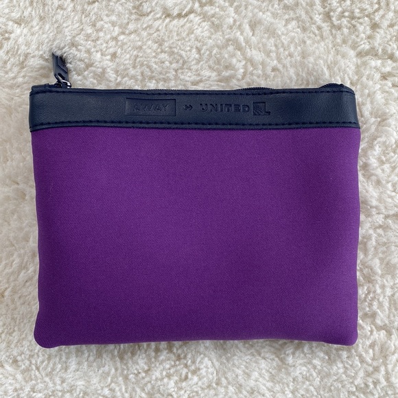 ❤️ Away Travel x United Global Travel Kit New - Picture 4 of 5